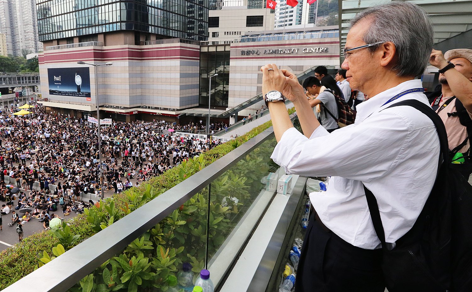 Lam Woon-kwong took photos of the protesters in Admiralty during the Occupy Central movement on September 28, 2014. Photo: Felix Wong