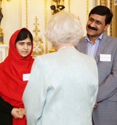 Britain's Queen Elizabeth II meets Malala Yousafzai and her father Ziauddin Yousafzai. Photo: AP