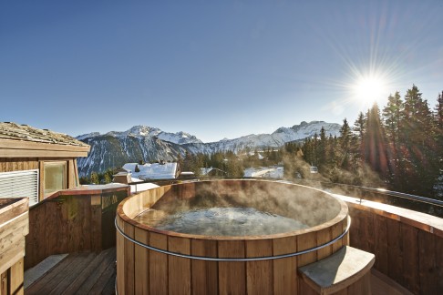 After a day out on the snow, guests can warm up in the jacuzzi at the L'Apogée Courchevel in France.