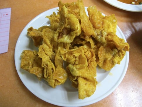 Dumpling ground: fried wonton at the Estabelecimento de Comidas Chu Kei.