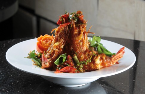 Stir-fried prawns with kaffir lime leaves in hot southern chilli paste.