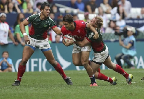 Hong Kong's Chris Maize (centre) is tackled by Gonzalo Matias Pons of Mexico (right). Photo: Felix Wong