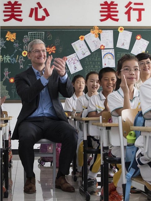 Apple CEO Tim Cook takes part in lessons at a primary school affiliated with the Communication University of China in Beijing yesterday. Cook was in class to observe how pupils use the iPad to learn English. Photo: Xinhua