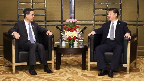 Chinese President Xi Jinping (right) meets with Chief Executive Leung Chun-ying on the sidelines of the Asia-Pacific Economic Cooperation (APEC) Economic Leaders' Meeting in Manila, the Philippines. Photo: Xinhua